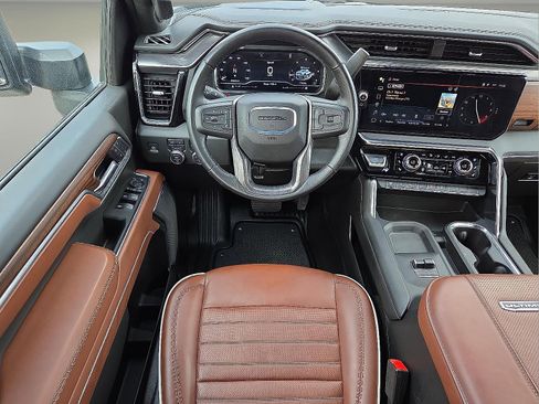 Used 2025 GMC Sierra 2500 Denali Ultimate w/ Max Trailering Package image 11