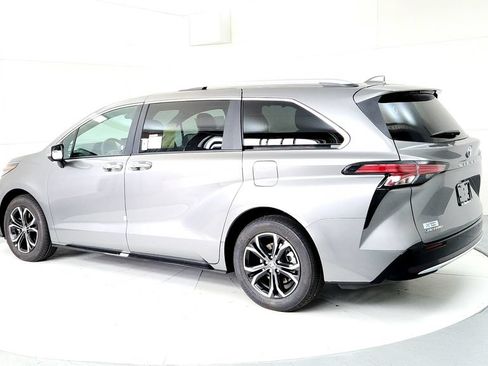 New 2026 Toyota Sienna Platinum AWD/4WD image 4