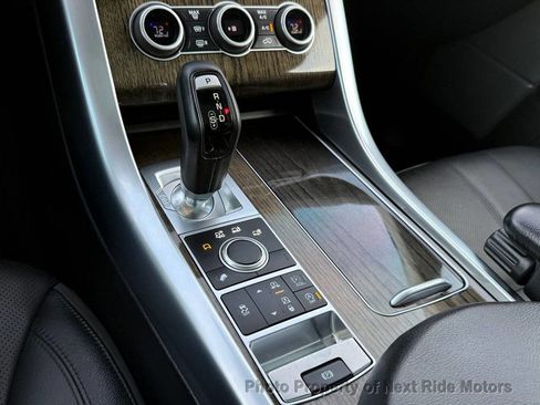 Used 2016 Land Rover Range Rover Sport SE image 23
