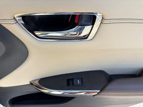 Used 2016 Toyota Avalon Limited FWD image 57
