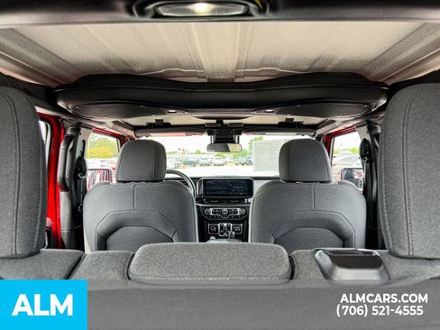 Used 2025 Jeep Wrangler Unlimited Sahara AWD/4WD image 22