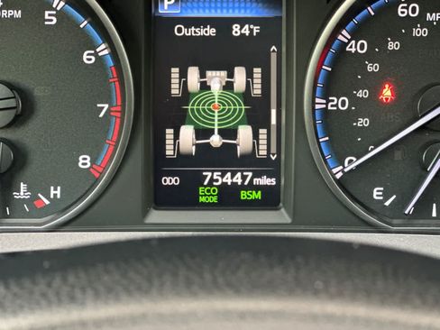 Used 2018 Toyota RAV4 XLE AWD/4WD image 25
