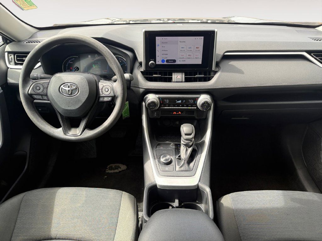 Used 2025 Toyota RAV4 LE AWD/4WD image 10