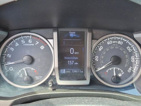 Used 2018 Toyota Tacoma SR5 AWD/4WD image 7