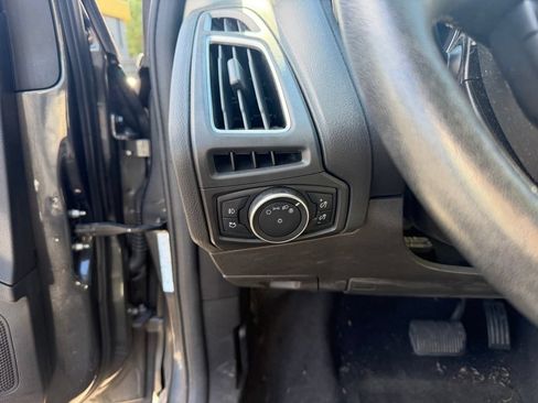 Used 2015 Ford Focus Titanium FWD image 12