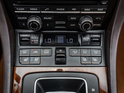 Used 2015 Porsche 911 Turbo AWD/4WD image 30