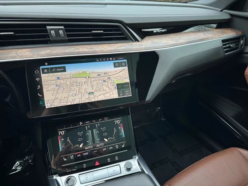 Used 2022 Audi e-tron Premium Plus image 35