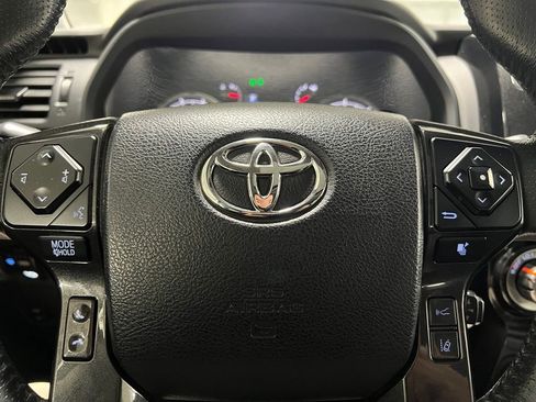 Used 2020 Toyota 4Runner TRD Off-Road Premium w/ Moonroof Package AWD/4WD image 40