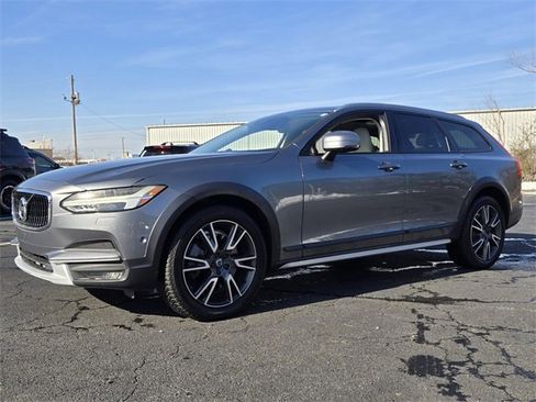 Used 2017 Volvo V90 T6 Cross Country image 7