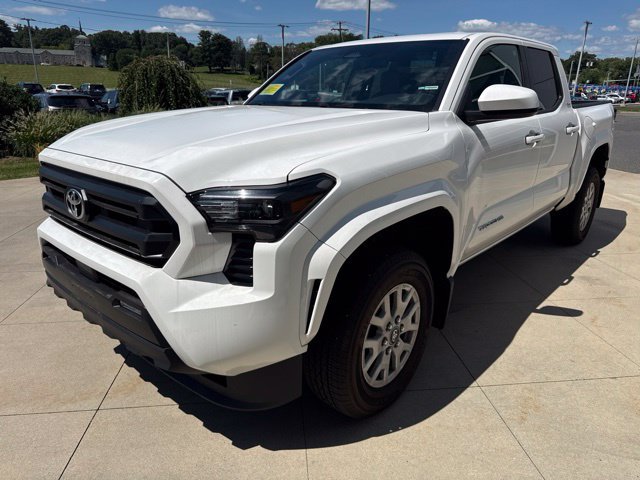 Used 2025 Toyota Tacoma SR5 AWD/4WD image 3