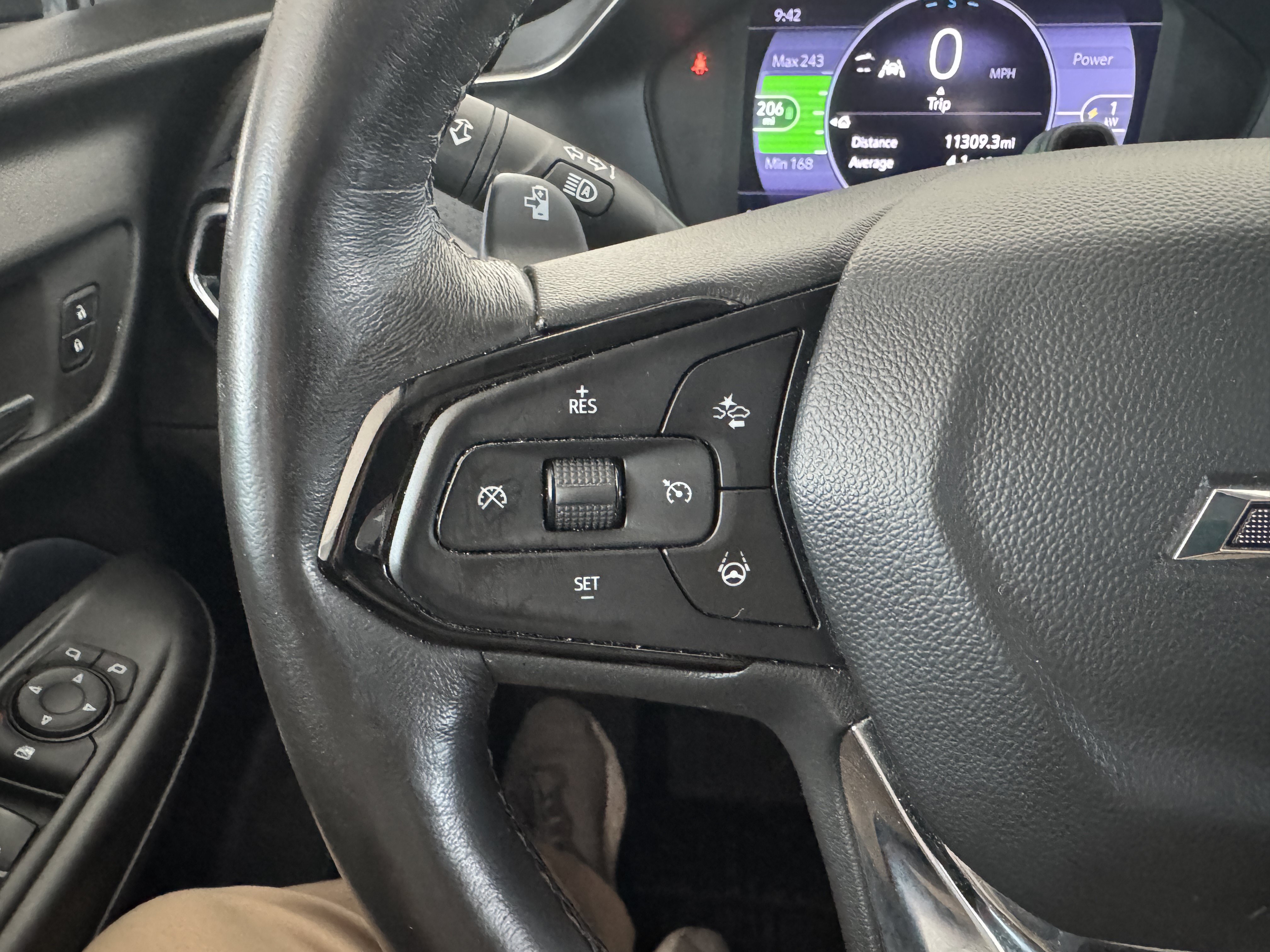 Used 2022 Chevrolet Bolt EUV Premier w/ Super Cruise Package FWD image 11