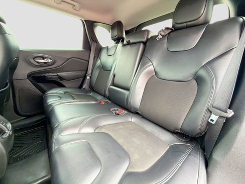 Used 2021 Jeep Cherokee Latitude Plus image 28