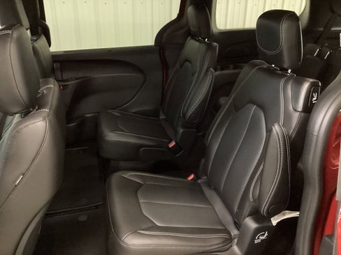 New 2026 Chrysler Pacifica Select FWD image 32