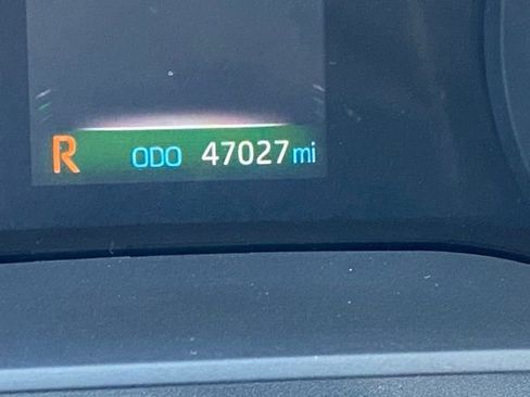 Used 2021 Toyota Sienna XLE AWD/4WD image 25