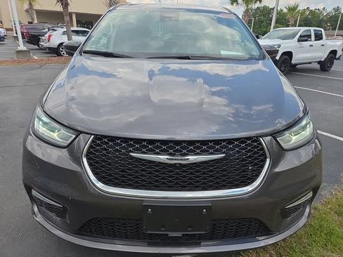 Used 2023 Chrysler Pacifica Touring-L FWD image 51