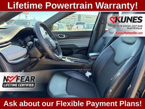 Used 2025 Jeep Compass Latitude image 13