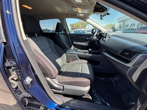 Used 2025 Nissan Rogue SV FWD image 38