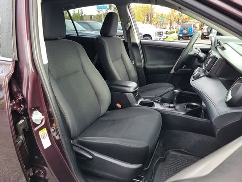 Used 2018 Toyota RAV4 LE image 17