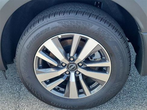 Certified 2025 Nissan Pathfinder SL image 13