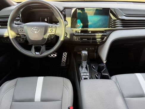 Used 2025 Toyota Camry SE w/ Convenience Package FWD image 14