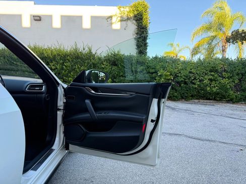 Used 2017 Maserati Ghibli image 16