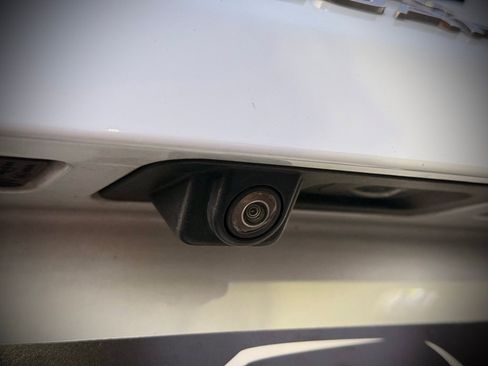 Used 2020 Jaguar F-PACE Premium image 11