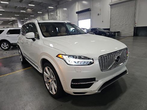 Used 2016 Volvo XC90 T8 Inscription w/ Vision Package AWD/4WD image 3