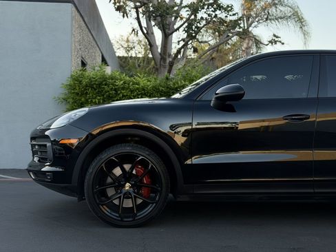 Used 2019 Porsche Cayenne S image 10