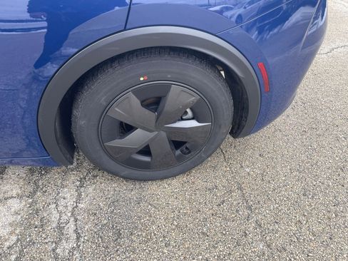 Used 2025 Toyota Prius LE image 30