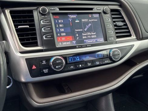 Used 2018 Toyota Highlander XLE image 28