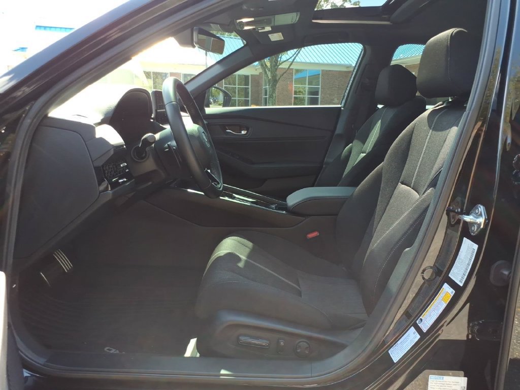 Used 2025 Honda Accord Sport image 10