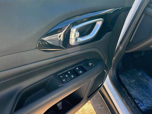 New 2026 Jeep Compass Latitude image 15