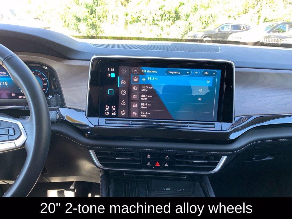 Used 2025 Volkswagen Atlas SE AWD/4WD image 17