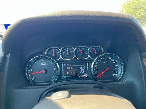 Used 2015 Chevrolet Suburban LTZ RWD image 19
