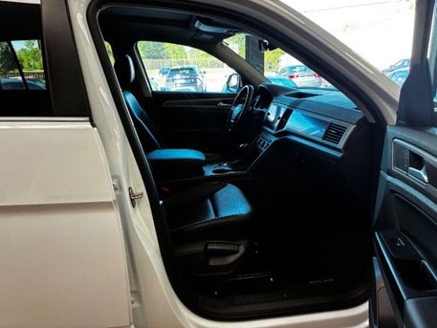 Used 2020 Volkswagen Atlas SE w/ Panoramic Sunroof Package FWD image 25