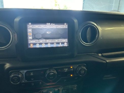 Used 2019 Jeep Wrangler Unlimited Sahara AWD/4WD image 10