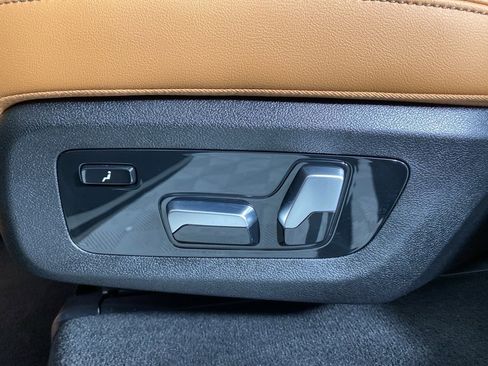 Used 2026 BMW X7 xDrive40i w/ Premium Package image 21