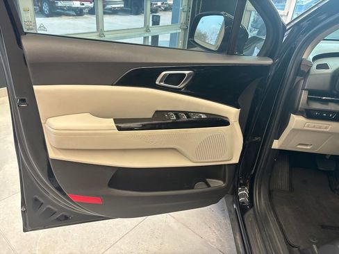 Certified 2022 Kia Carnival EX image 15