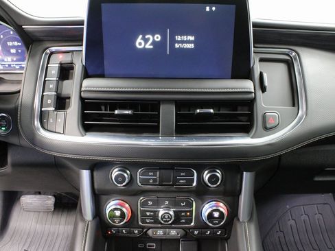 Used 2024 GMC Yukon XL SLT w/ SLT Luxury Package image 14