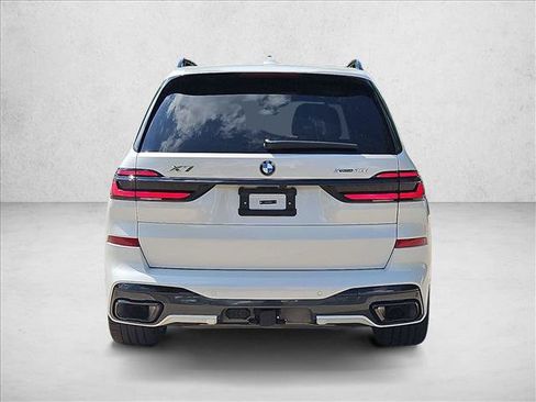 Used 2025 BMW X7 xDrive40i w/ M Sport Package AWD/4WD image 7