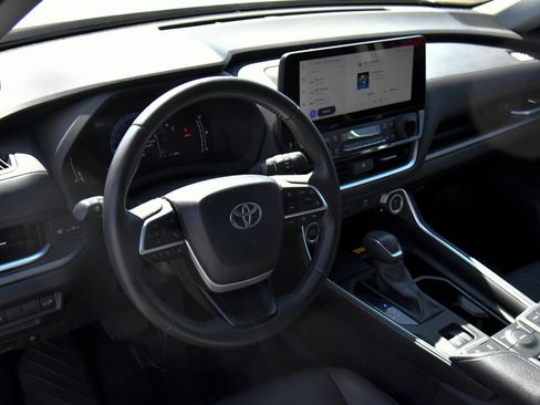 Used 2024 Toyota Grand Highlander FWD image 16