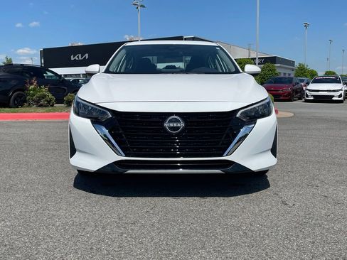 Used 2025 Nissan Sentra SV FWD image 2