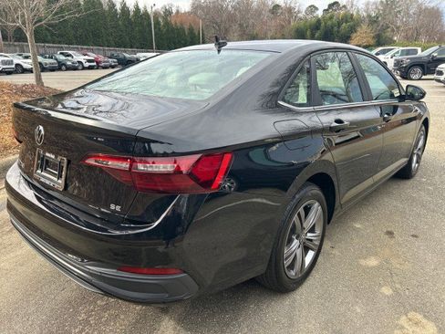 Used 2024 Volkswagen Jetta SE image 4