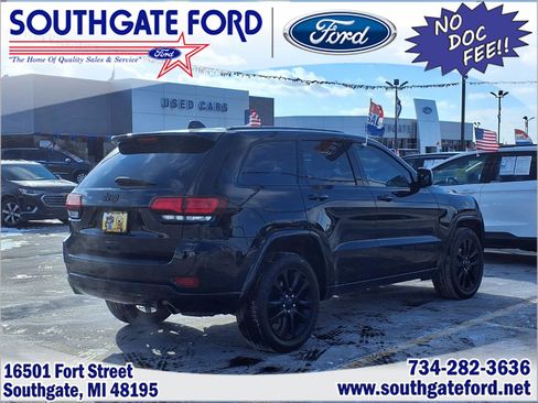 Used 2018 Jeep Grand Cherokee Altitude image 2