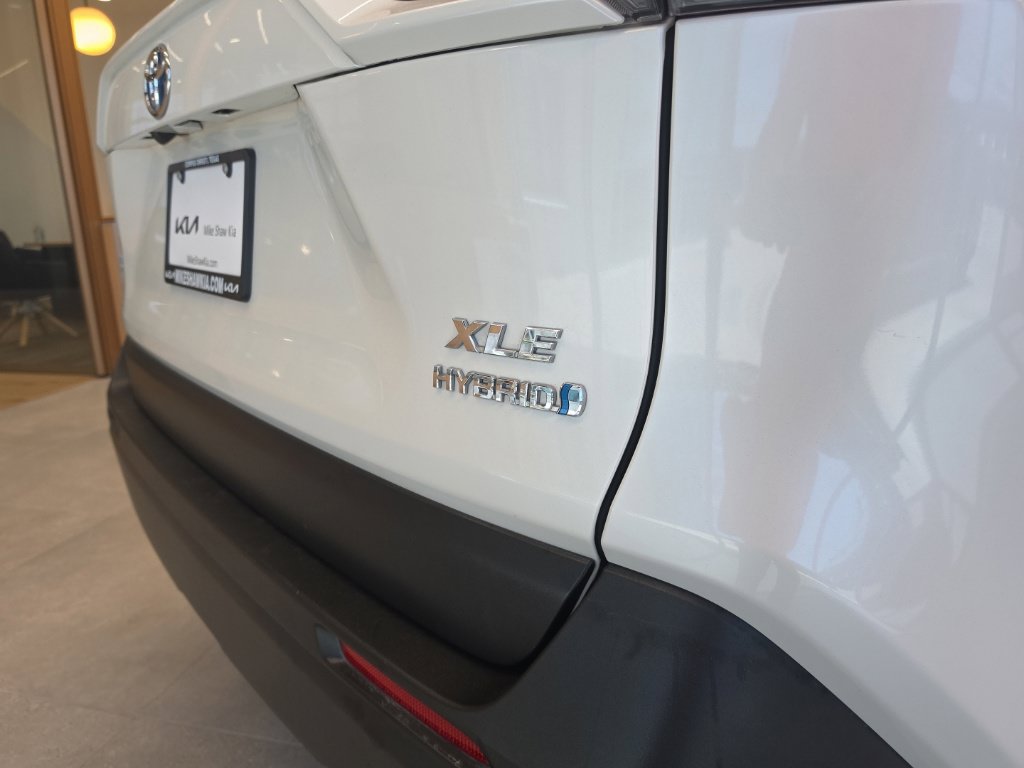 Used 2021 Toyota RAV4 XLE Premium AWD/4WD image 16