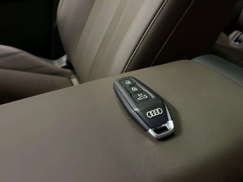 Used 2025 Audi Q6 e-tron Prestige image 92