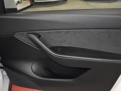 Used 2021 Tesla Model Y Long Range AWD/4WD image 9
