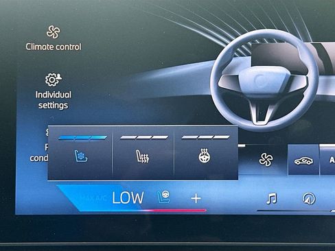 Used 2025 BMW i7 xDrive60 AWD/4WD image 21