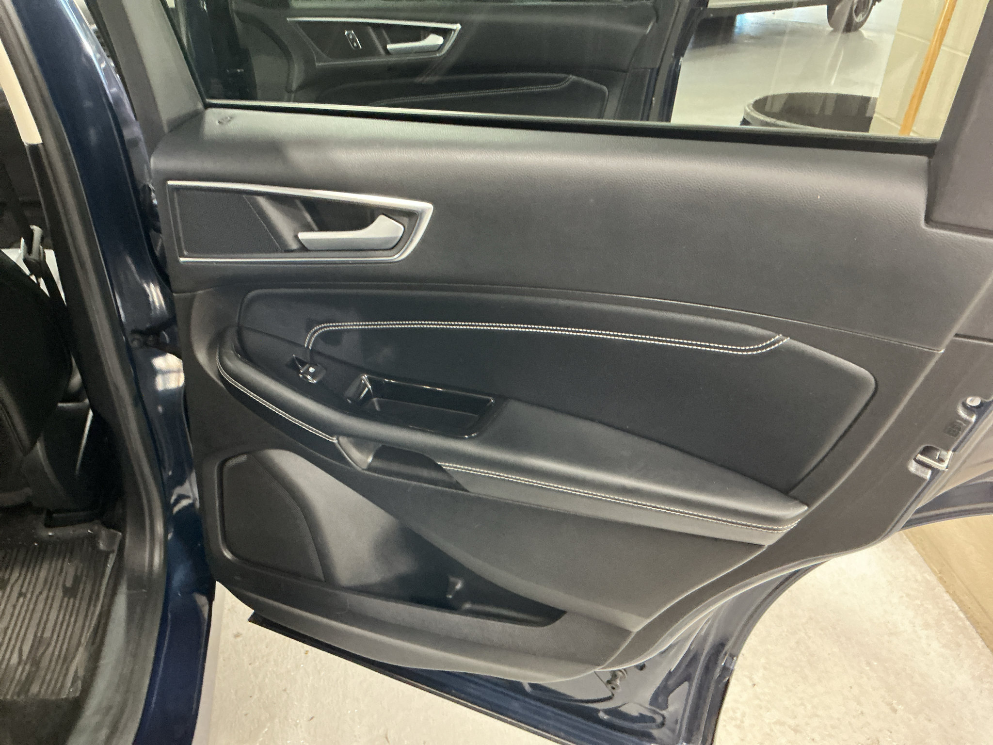 Used 2017 Ford Edge Titanium w/ Equipment Group 301A AWD/4WD image 17