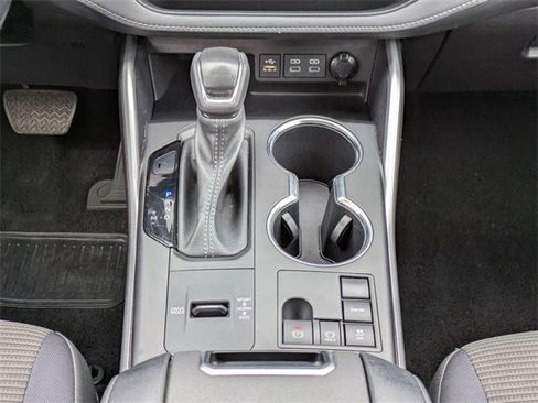 Used 2023 Toyota Highlander LE image 19